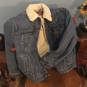 ‼️ BRAND NEW ‼️ Levi’s Sherpa Trucker Jacket